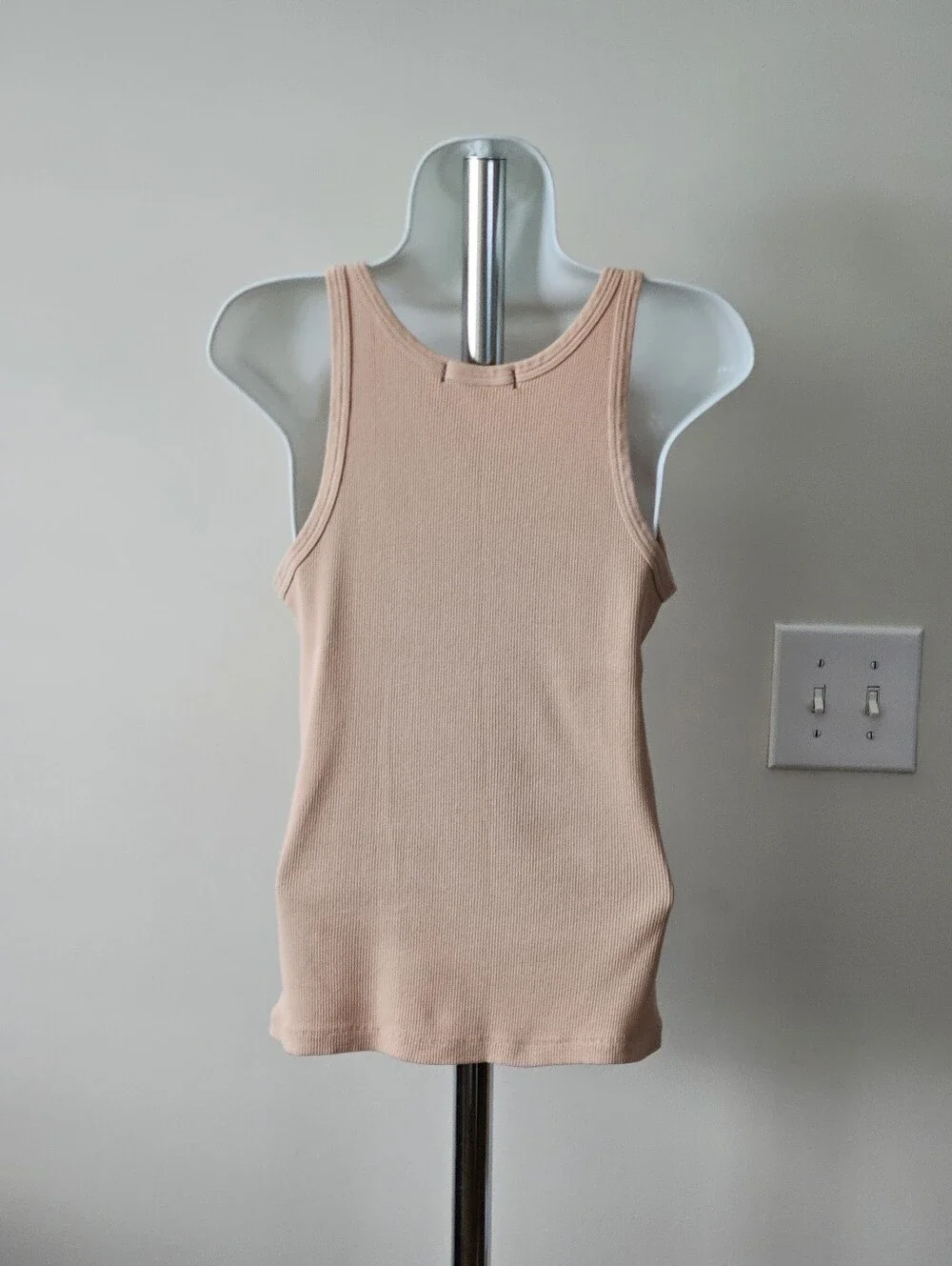 AMO Ribbed Tank Peach Size Large - Picture 4 of 7